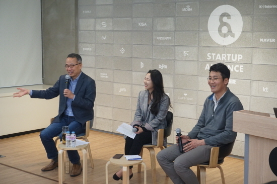 스타트업얼라이언스 이기대 이사, 에스오피오오엔지 유보미 심사역, 한상엽 대표