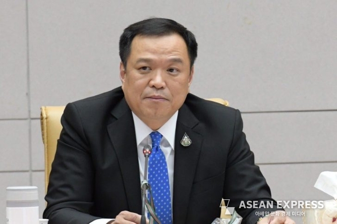 아누틴 태국 보건부 장관