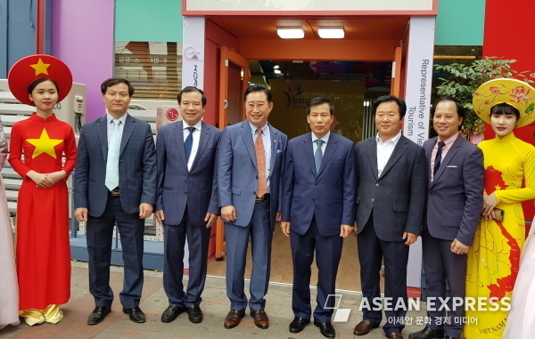 2019년 6월 28 주한 베트남 관광청 개청했다. 오른쪽에서 세번째가 응우엔 응옥 티엔 베트남 문화체육부 장관. 사진=아세안익스프레스