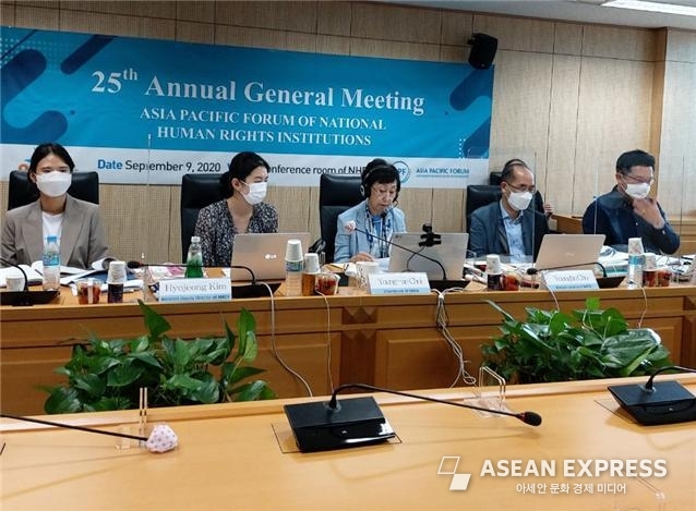 최영애 위원장이 서 APF 국가인권기구연합 부위원장에 선출되었다. (사진=국가인권위원회)