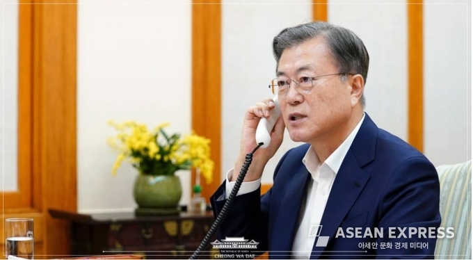 10월 5일 브라질연방공화국 대통령과 전화 통화 중인 문재인 대통령 (사진=청와대) 