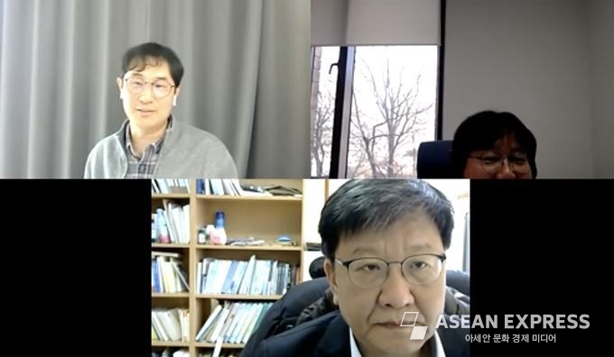 아산정책연구원의 이재현- 엄은희 서울대 선임연구원-채수홍 서울대 VIP진출기업현지화지원사업단 단장(윗줄 왼쪽으로 시계방향).