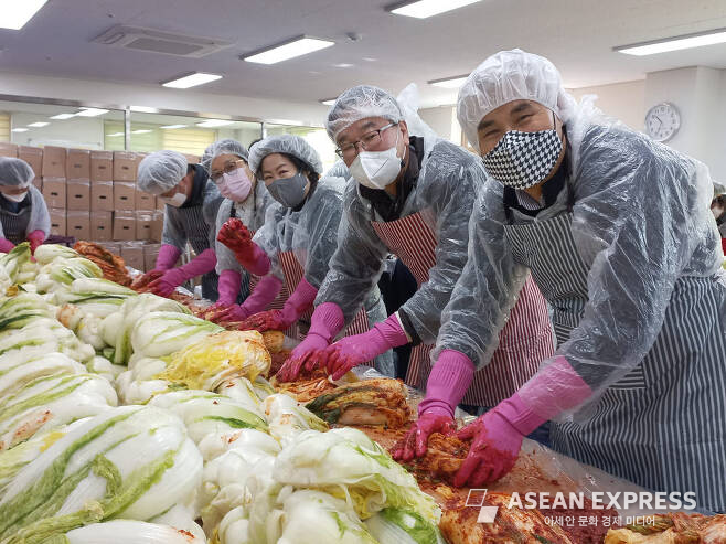 김장나눔 봉사활동 / 사진=선도기업협회 대구경북지회 제공