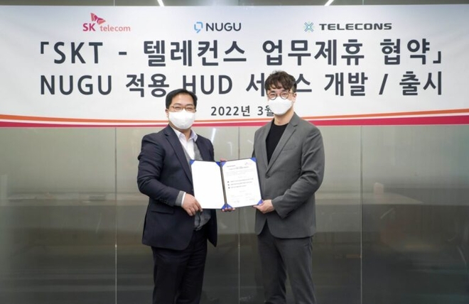 텔레컨스 박성민 부사장(左) SKT 신상욱 AI 서비스 담당(右) / 사진=SK텔레콤 제공