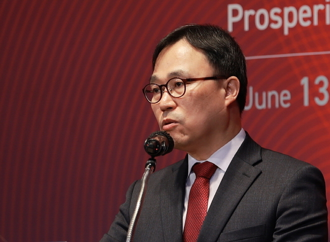 최영삼 신임 베트남 대사가 외교부 차관보 시절인 지난 6월 13일 서울에서 한국국제교류재단(KF)과 싱가포르 난양공대 라자라트남 국제대학원(RSIS)이 공동 주최한 제6차 한-싱가포르 포럼에서 연설하고 있다. 사진=외교부