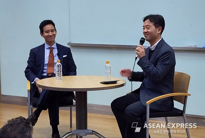 피타와 신재혁 고려대 정치외교학과 교수. 사진=박명기