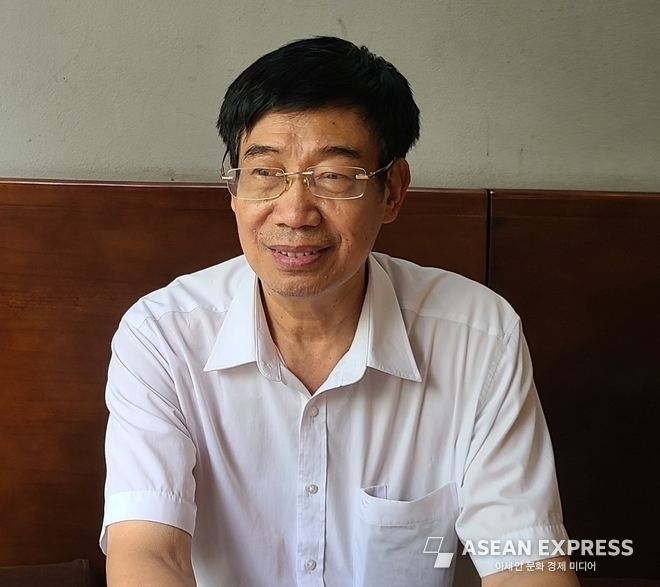  군 출신 작가 스엉응웻밍(Sương Nguyệt Minh). 사진=배양수 교수