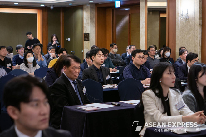 세미나에 참석한 기업 관계자들이 강연을 경청하고 있다 사진=조성진