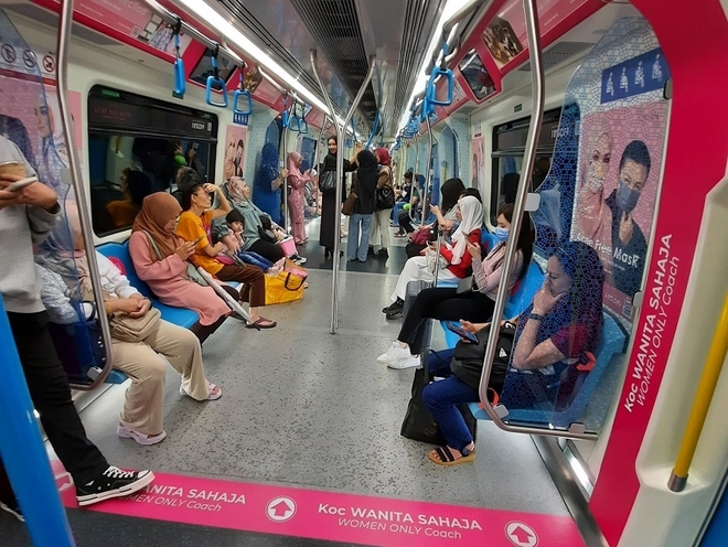 쿠알라룸푸르 지하철 여성 전용칸 사진=브루스 길리교수 X