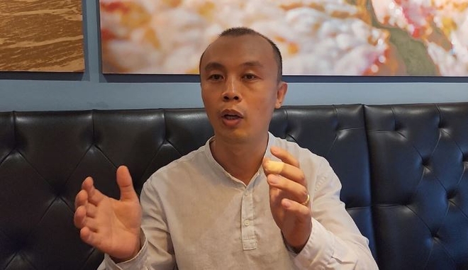 호치민 푸미대교 연쇄추돌 현장에서 영융이 된 이금호씨. 사진=베트남 언론 뚜오이째 동영상 캡처