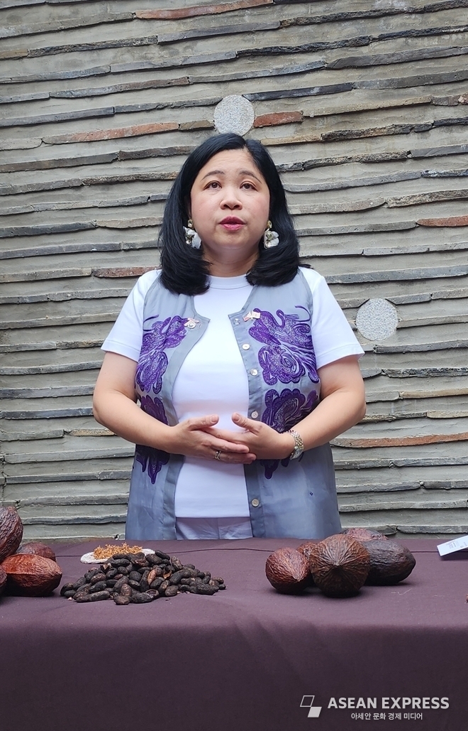 마리아 테레사 디존-데 베가 주한 필리핀 대사가 '세계 초콜릿의 날' 행사를 가졌다. 사진=아세안익스프레스 