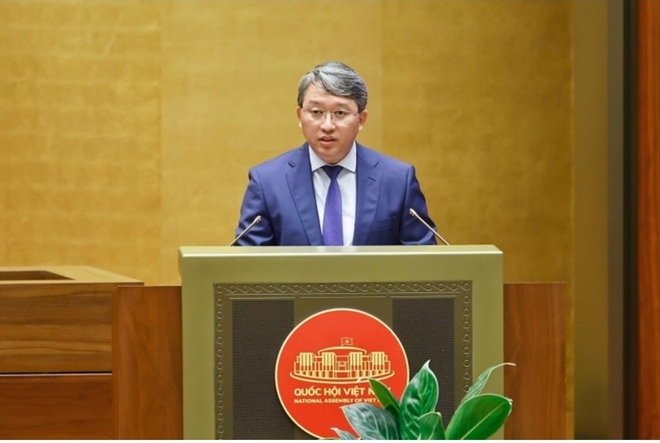 응우옌 하이 닌 베트남 법무부장관이 6월 24일 국회에서 연설을 하고 있다. 사진=사이공타임즈