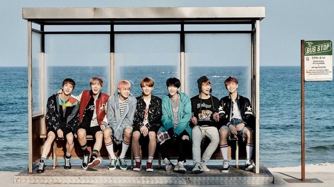 세계적인 아이돌그룹의 앨범 '봄날' 앨범재킷으로 유명한 강릉 주문진 향호해변 BTS버스정류장. 사진=빅히트