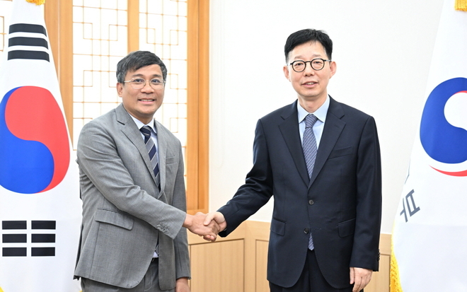 박윤주 외교부 제1차관이 외교부에서 응우옌 밍 부 베트남 외교부 수석차관과 첫 외교차관을 가졌다. 사진=외교부