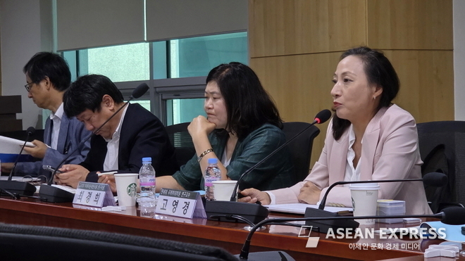제1세션에서는 고영경 연세대 국제학대학원 연구교수(맨 오른쪽)와 고려대 아세아문제연구원 연구위원(오른쪽 두번째)이 발제를 맡았다. 사진=박명기