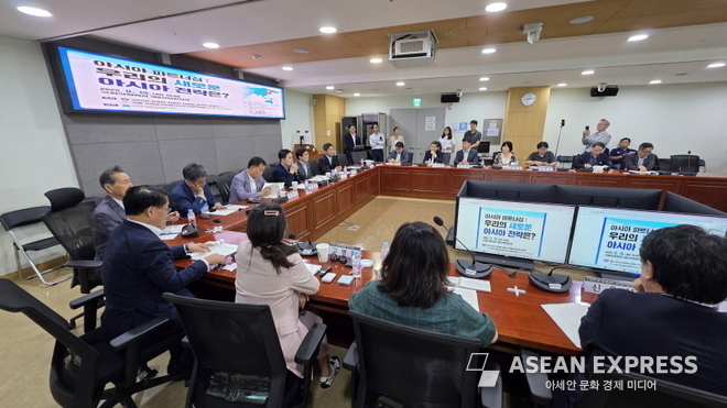 국회의원회관 제8간담회실에서 열린 ‘아시아 파트너십: 우리의 새로운 아시아 전략은?’ 세미나 현장. 사진=박명기