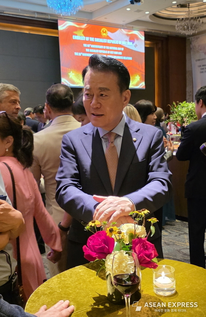전 베트남 한인회 총회장인 고상구 세계한인회총연합회장도 찾았다. 사진=박명기