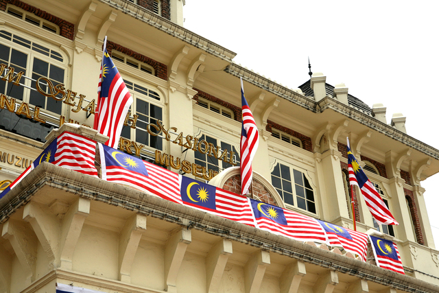 잘루르 그밀랑(Jalur Gemilang)이 게양되어 있다. 말레이시아 관광청