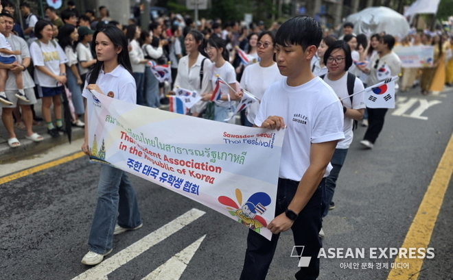 주한태국유학생협회도 행렬에 참가했다. 사진=아세안익스프레스
