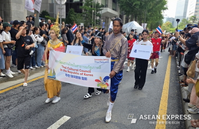 주한태국문화협회도 행렬에 참가했다. 사진=아세안익스프레스