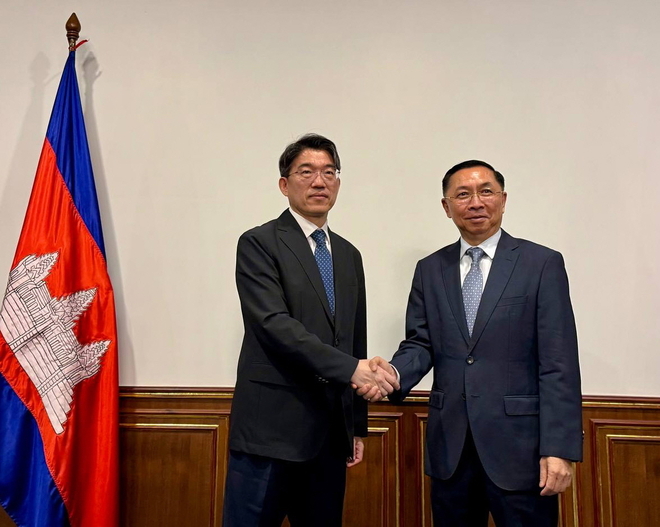 윤주석 외교부 영사안전국장(왼쪽)과 커 비셋 캄보디아 외교부 차관보. 사진=외교부
