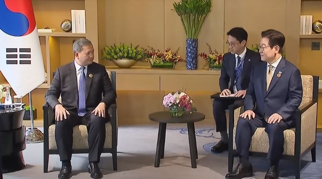 한-아세안(ASEAN) 정상회의 참석을 위해 말레이시아를 방문 중인 이재명 대통령은 훈 마넷 캄보디아 총리와 회담을 가졌다. 사진=대통령실 동영상 캡처