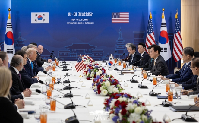 이재명 대통령이 도널드 트럼프 미국 대통령과 경주에서 만나 정상회담 가졌다. 관세협상을 최종타결했다. 사진=대통령실