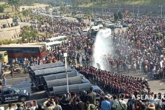 미얀마 한인회 “군부 반대시위 2년차 대규모 시위...교민 안전 유의”