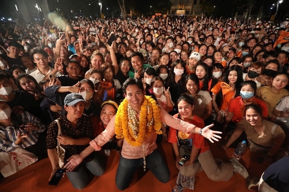 태국 ‘오렌지혁명’ 이끈 40대 피타, 전진당 대표 전격 사퇴