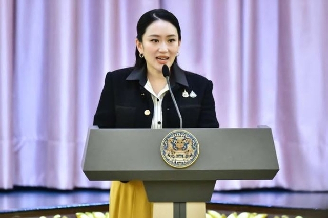 '수난2대' 패통탄 태국 총리 직무정지...아버지 탁신은 '왕실모독죄' 재판