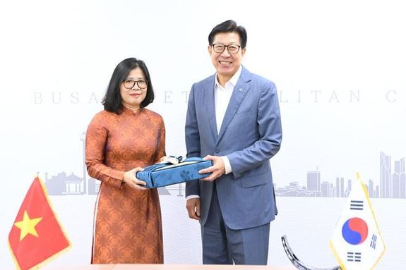 1만 4000명 “환영”...부산에 베트남 총영사관 문 활짝