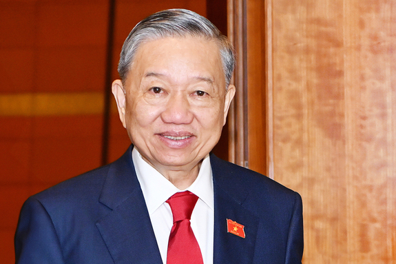 “베트남 권력 서열 1위 또럼 서기장 5년 유임”