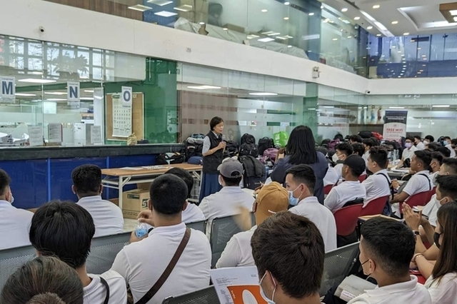 한국, 저숙련 외국인근로자 2026년 '정원 8만 명'...5만 명 줄인다