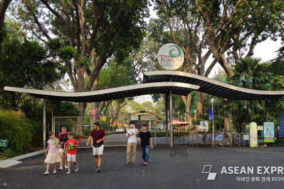 [배양수의 Xin chào10] 사이공 동물원 ‘개 한 마리’, 말하지 않은 진실