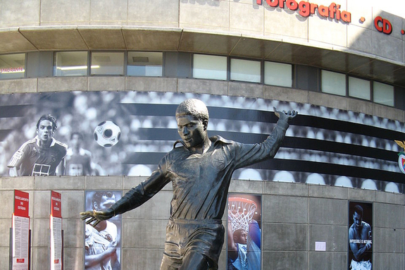 [최창원의 동티모르 워치 11] “왜 메시가 아니고 호날두냐?”