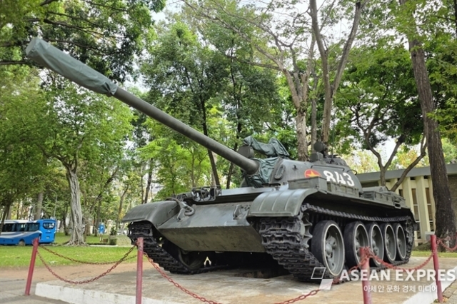 [호치민투어5] 항복 받아낸 탱크 두 대와 통일궁 헬리콥터 ‘운명’
