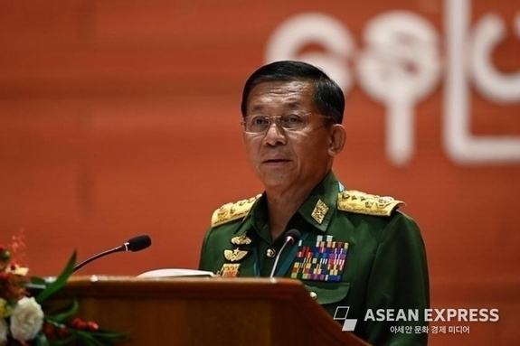 미얀마 5년 전 쿠데타 주역 민 아웅 흘라잉 '민간외피' 대통령 선출