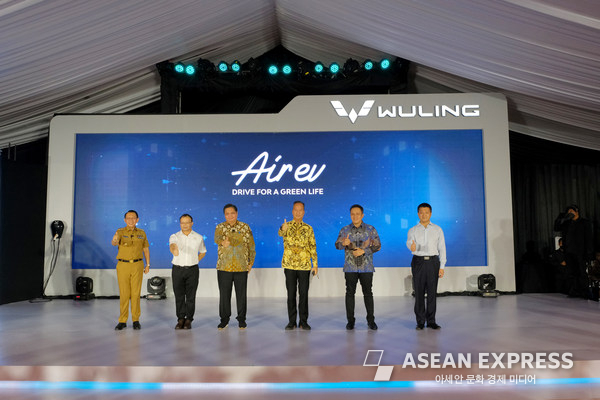 인도네시아 정부 관료와 주인도네시아 중국대사가 Air ev 출시 행사에 참석했다. (PRNewsfoto/)