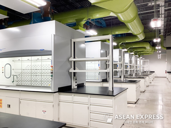 New analytical and chemical development laboratories total 30,000 squarefeet and provides future workspace for 85 analytical and chemical development scientists