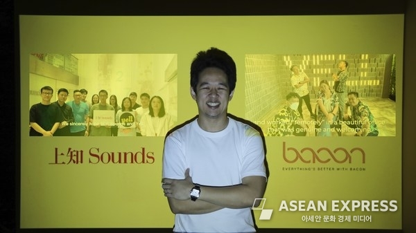 CEO Dissara의 참석 하에 Yell 방콕에서 열린 전자 계약 체결식에서 상하이 SOUNDS와 싱가포르 Bacon의 축하 영상